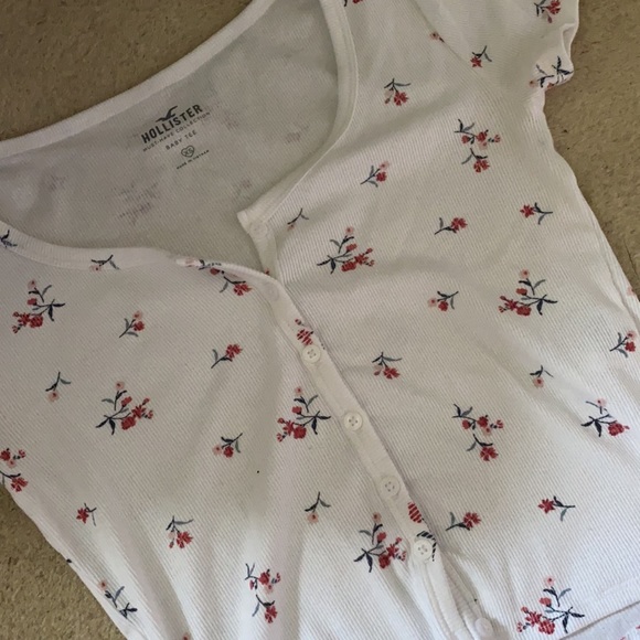 Hollister baby tee - Picture 2 of 2